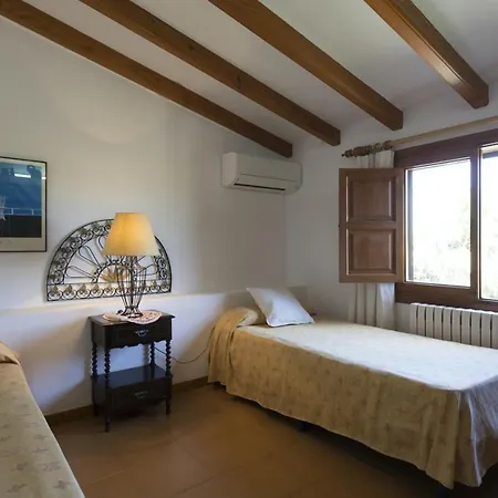 Elegant Villa: Pollenca Poolside Retreat Villa Port de Pollenca