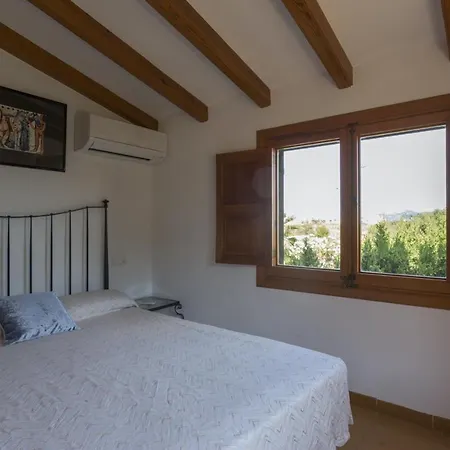 Villa Elegant Villa: Pollenca Poolside Retreat