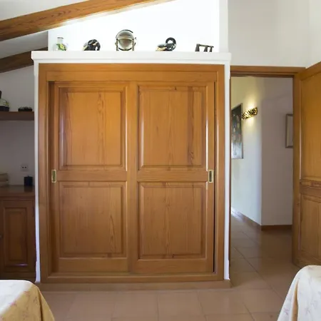 Elegant Villa: Pollenca Poolside Retreat Port de Pollenca