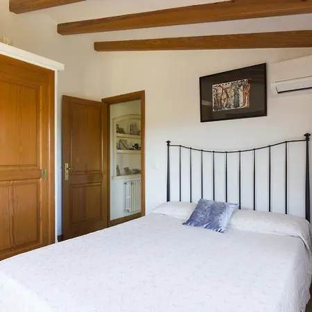 Elegant Villa: Pollenca Poolside Retreat Villa Port de Pollenca
