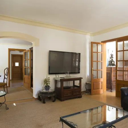 Elegant Villa: Pollenca Poolside Retreat Villa