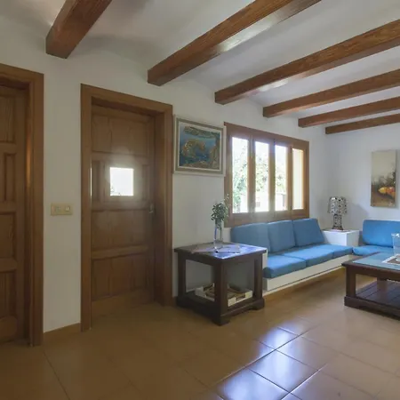 Villa Elegant Villa: Pollenca Poolside Retreat