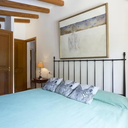 Elegant Villa: Pollenca Poolside Retreat Port de Pollenca