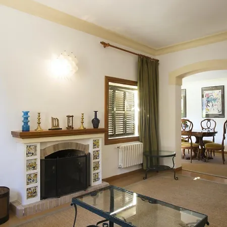 Elegant Villa: Pollenca Poolside Retreat Villa