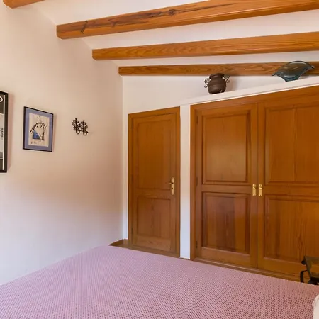 Elegant Villa: Pollenca Poolside Retreat Villa Port de Pollenca